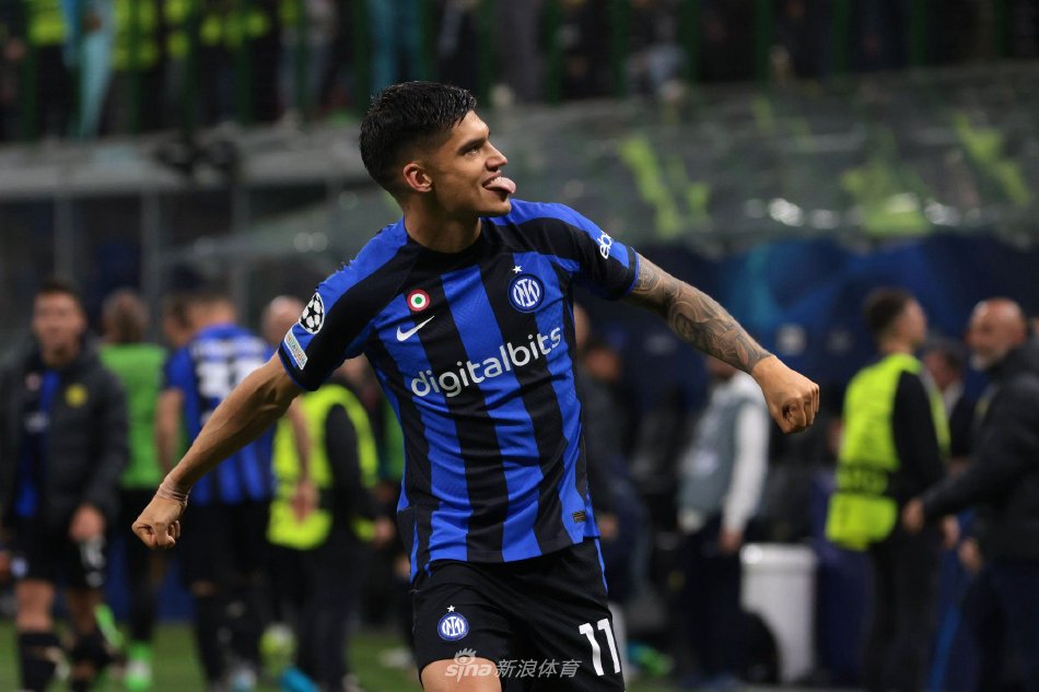 仅是两支球 仅是两支球